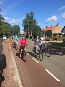 Jongeren van Amersfoort en omstreken op de fiets onderweg naar Kevelaer in Duitsland