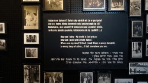 Foto's en citaten van slachtoffers en overlevenden van Auschwitz